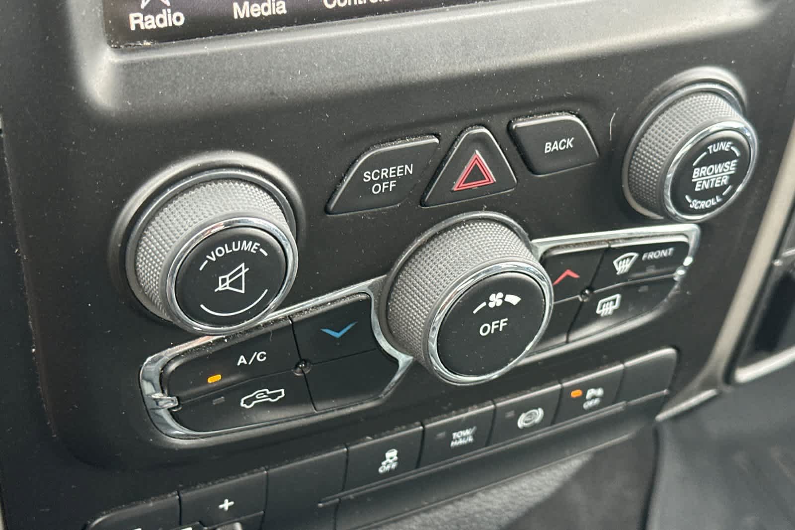 Used 2014 RAM 2500 SLT w/ Luxury Group AWD/4WD image 22