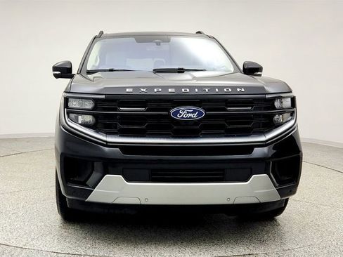 Used 2025 Ford Expedition Platinum AWD/4WD image 2