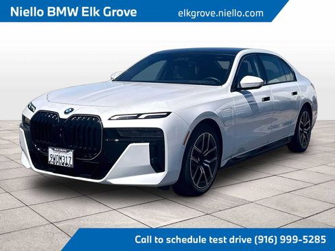 Used 2026 BMW 750e xDrive AWD/4WD image 1