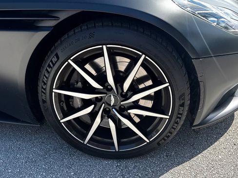 Used 2020 Aston Martin DB11 Volante RWD image 21