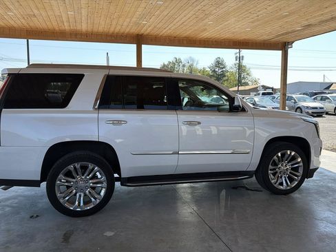 Used 2018 Cadillac Escalade Luxury w/ LPO, Radiant Package RWD image 7