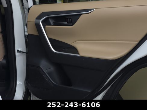 Used 2021 Toyota RAV4 LE FWD image 33