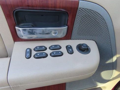 Used 2005 Ford F150 Lariat image 16