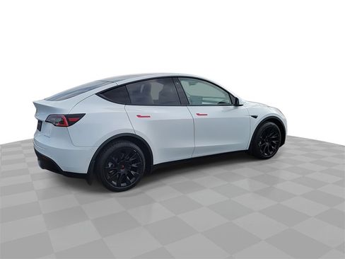 Used 2021 Tesla Model Y Long Range image 8