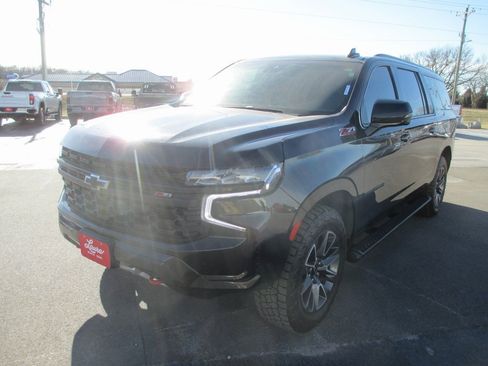 Used 2023 Chevrolet Suburban Z71 w/ Luxury Package image 10