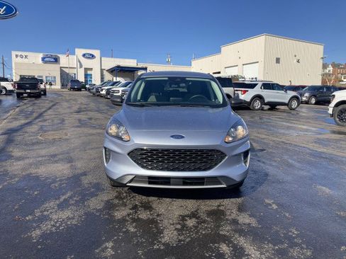 Certified 2022 Ford Escape SE image 2