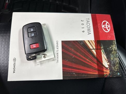 Used 2019 Toyota Tacoma TRD Off-Road image 38