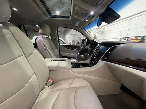 Used 2016 Cadillac Escalade Luxury image 25