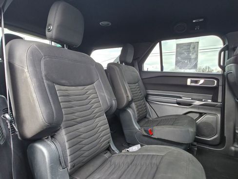 Used 2020 Ford Explorer XLT image 27