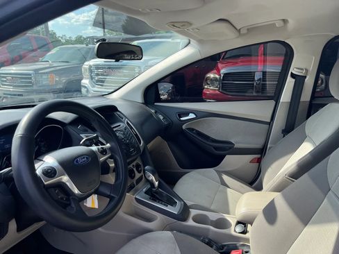 Used 2014 Ford Focus SE FWD image 9