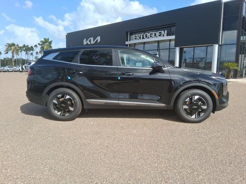 New 2026 Kia Sportage LX FWD image 3