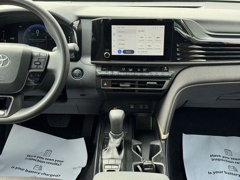 Used 2025 Toyota Camry LE image 39