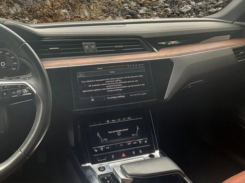 Used 2022 Audi e-tron Premium Plus w/ Premium Plus Package image 6