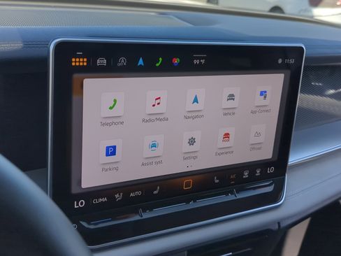 Used 2025 Volkswagen Tiguan SE image 26