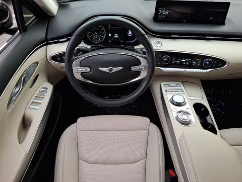 Certified 2025 Genesis GV70 2.5T w/ Select Package AWD/4WD image 12