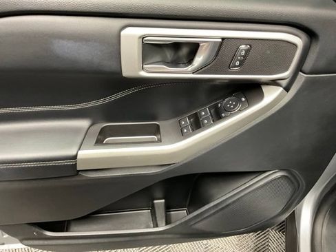 Used 2022 Ford Explorer XLT w/ Equipment Group 202A AWD/4WD image 15