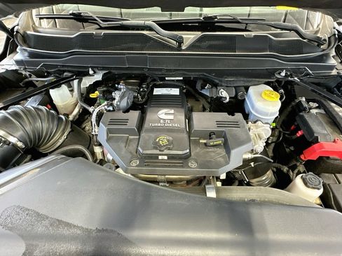 Used 2022 RAM 2500 Tradesman w/ Chrome Appearance Group AWD/4WD image 31