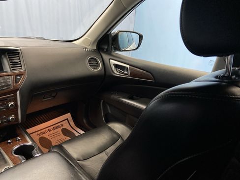 Used 2017 Nissan Pathfinder Platinum w/ Midnight Edition Package image 30