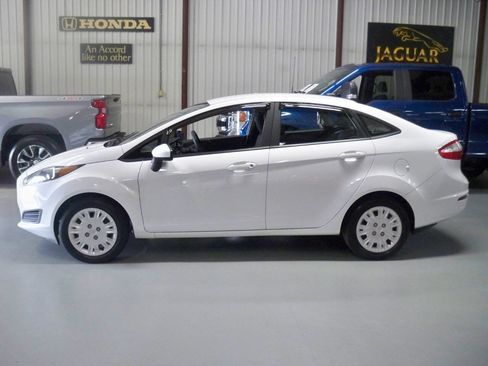 Used 2015 Ford Fiesta S image 5