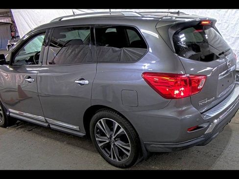 Used 2017 Nissan Pathfinder Platinum w/ Family Entertainment Package AWD/4WD image 6