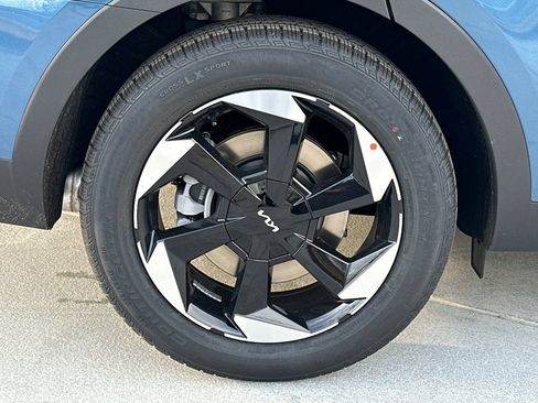 New 2026 Kia Sorento EX AWD/4WD image 8