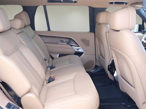 New 2025 Land Rover Range Rover Long Wheelbase SE image 17
