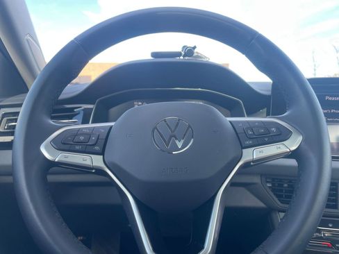 Used 2025 Volkswagen Jetta SE image 28