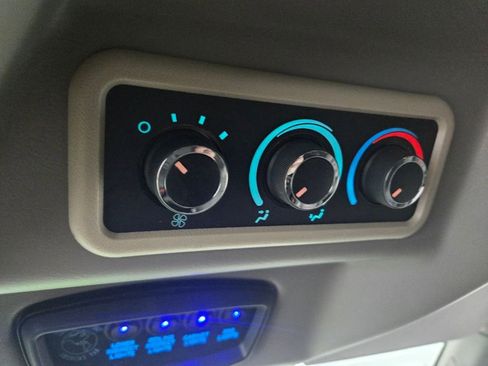 Used 2023 GMC Savana 2500 image 33