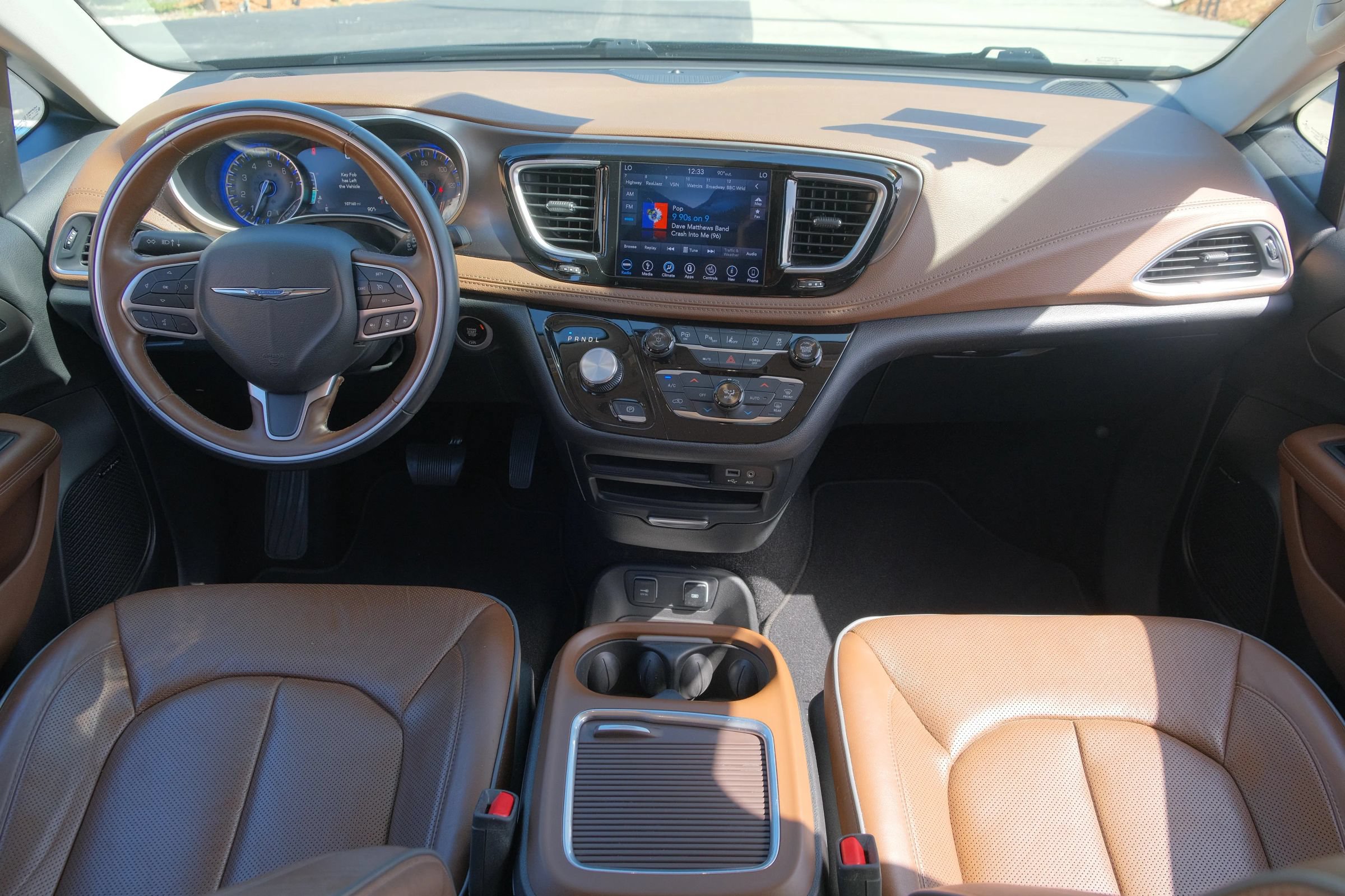 Used 2018 Chrysler Pacifica Limited w/ Tire & Wheel Group FWD image 10