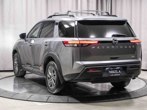 Used 2022 Nissan Pathfinder SV FWD image 2