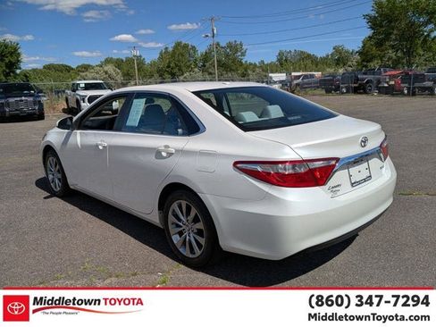 Used 2017 Toyota Camry XLE w/ Moonroof Package FWD image 5