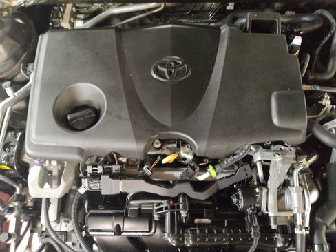 Used 2020 Toyota Camry XLE w/ Carpet Mat Package image 30