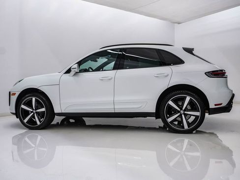 Certified 2026 Porsche Macan AWD/4WD image 2