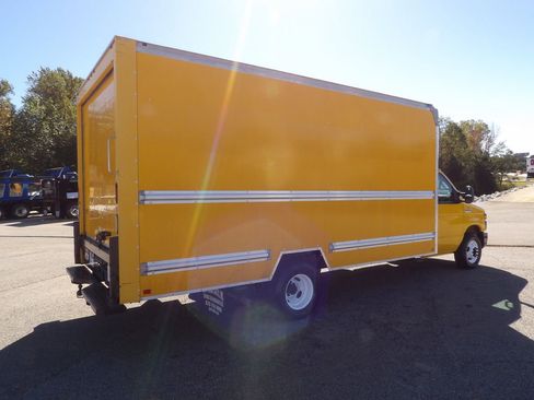 Used 2016 Ford E-350 and Econoline 350 Super Duty image 8