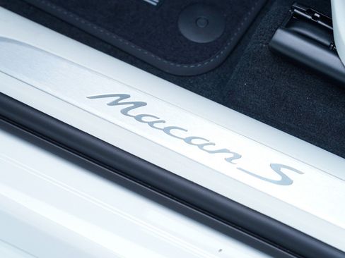 Certified 2026 Porsche Macan S AWD/4WD image 15