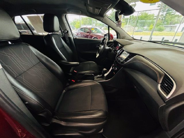 Used 2019 Chevrolet Trax LT w/ LT Convenience Package FWD image 38