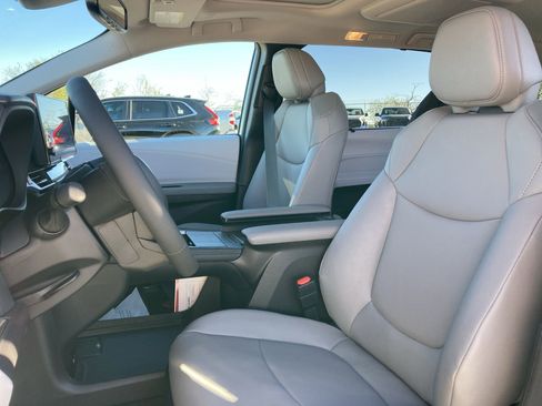 Certified 2025 Toyota Sienna XLE w/ XLE Plus Package image 13
