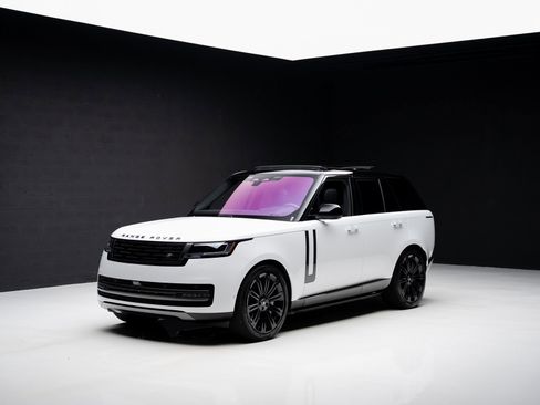 Used 2023 Land Rover Range Rover SE image 4