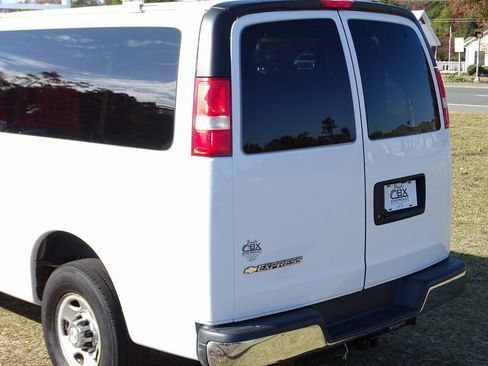 Used 2018 Chevrolet Express 3500 LT w/ LT Preferred Equipment Group image 29