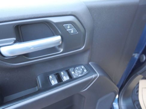 Used 2020 Chevrolet Silverado 1500 Custom w/ Custom Value Package image 15