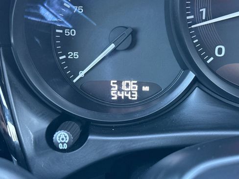 Used 2025 Porsche Macan image 26