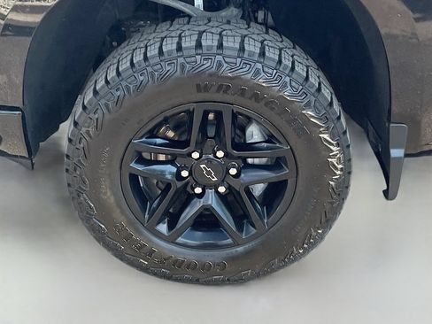 Used 2025 Chevrolet Silverado 1500 Custom Trail Boss AWD/4WD image 28