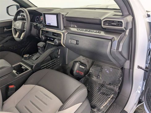 Certified 2025 Toyota Tacoma TRD Sport AWD/4WD image 30