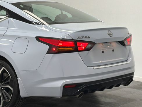 Used 2023 Nissan Altima 2.5 SR FWD image 7