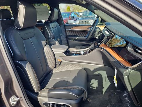 New 2026 Jeep Grand Cherokee Summit w/ Obsidian Package image 16