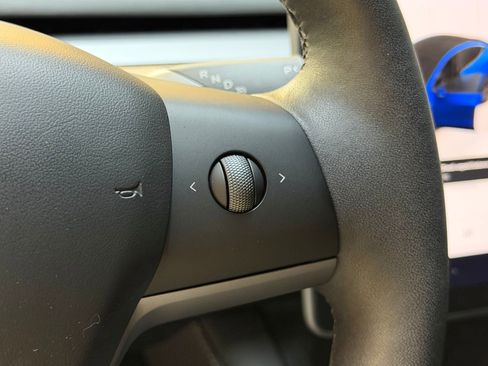 Used 2024 Tesla Model Y Long Range AWD/4WD image 27