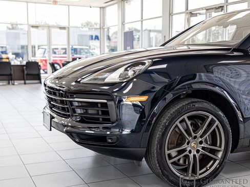 Used 2023 Porsche Cayenne w/ Premium Package AWD/4WD image 5