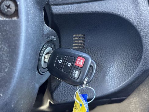 Used 2014 Toyota Corolla LE image 29