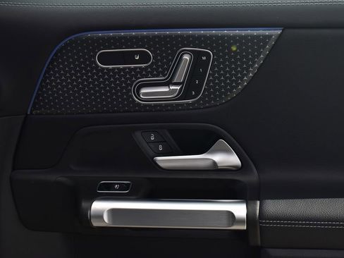 Certified 2025 Mercedes-Benz GLB 250 4MATIC image 37