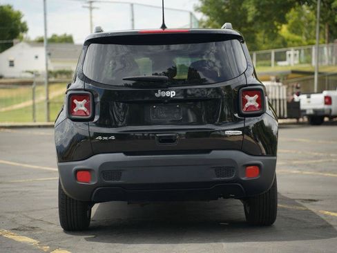 Used 2018 Jeep Renegade Latitude w/ Cold Weather Group AWD/4WD image 4